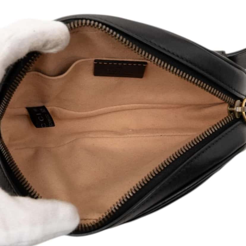 Gucci GG Marmont Matelasse Leather Belt Bag Black Leather Good condition - Model View