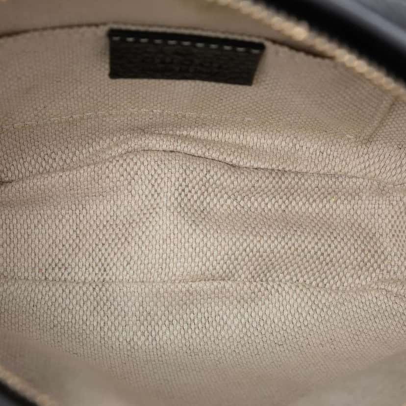 Gucci Mini Pebbled Calfskin Soho Chain Crossbody Black Leather Good condition - Model View