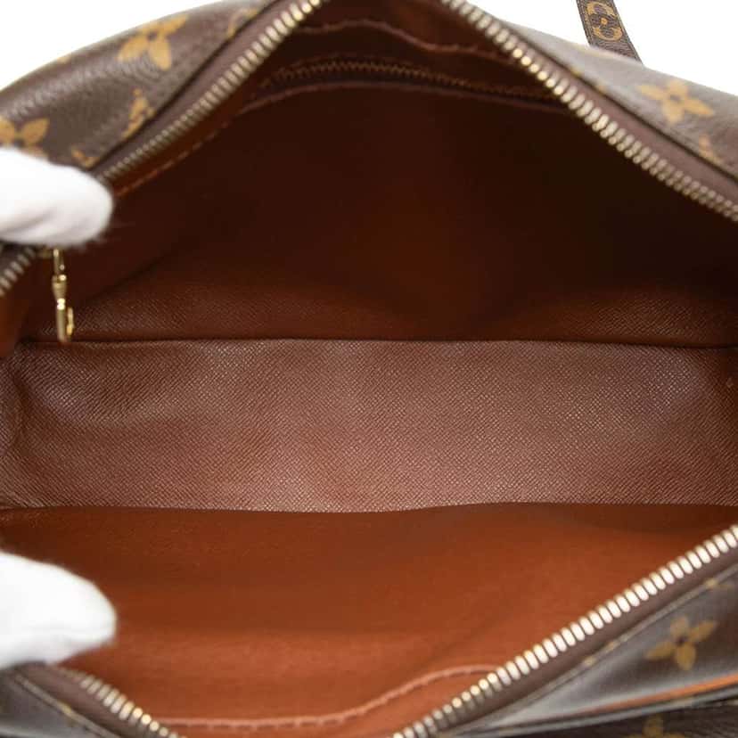 Louis Vuitton Monogram Nil Crossbody Brown Good condition - Model View