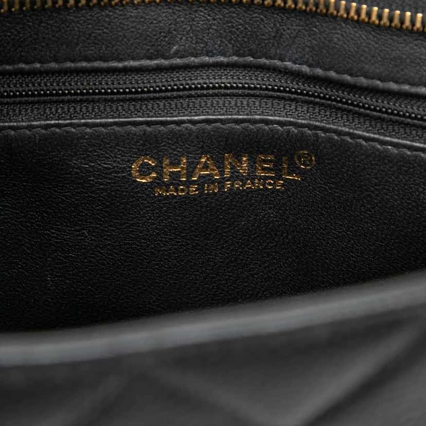 Chanel Caviar Medallion Tote Black Leather Good condition - Box View