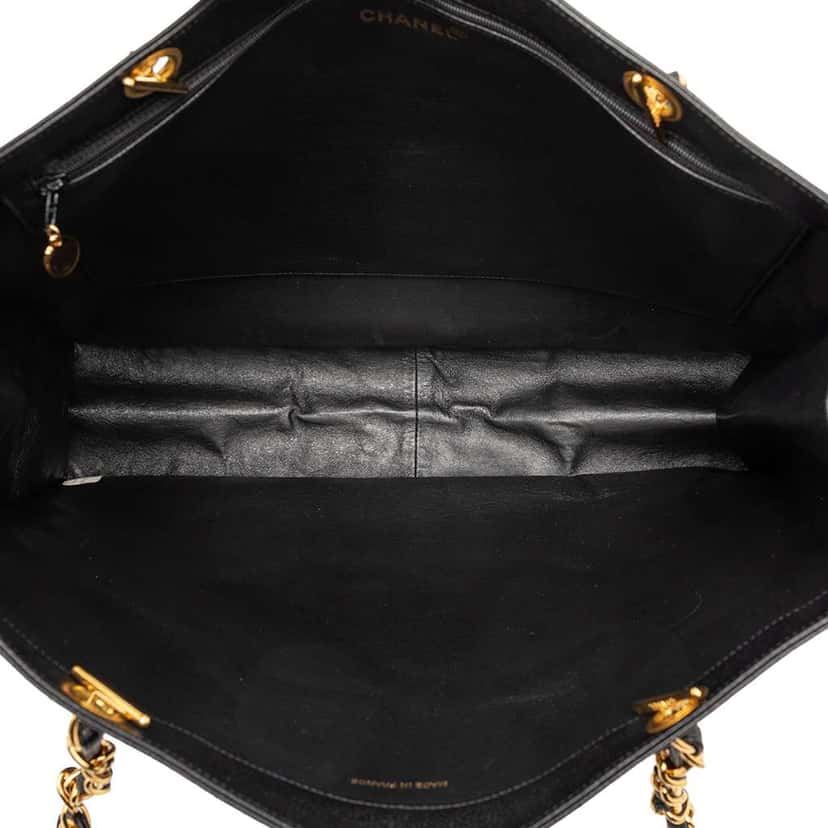 Chanel CC Caviar Chain Tote Black Leather Good condition - Model View