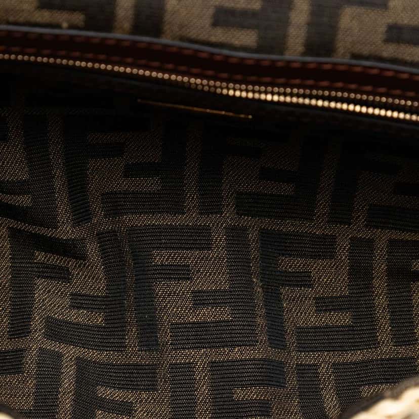 Fendi Crochet Raffia Baguette Satchel Beige Good condition - Model View