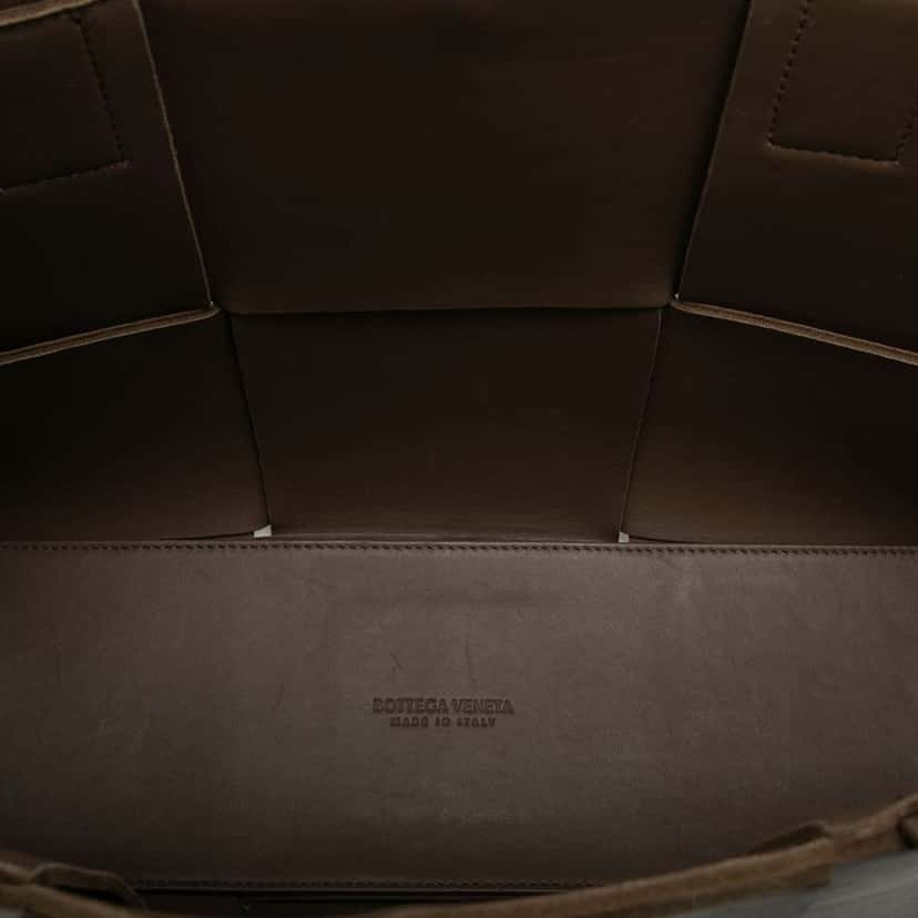 Bottega Veneta Medium Nappa Maxi Intrecciato Arco Tote Brown Leather Good condition - Model View