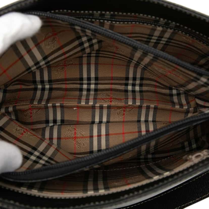 Burberry Leather Shoulder Bag Black Leather Good condition - Model View