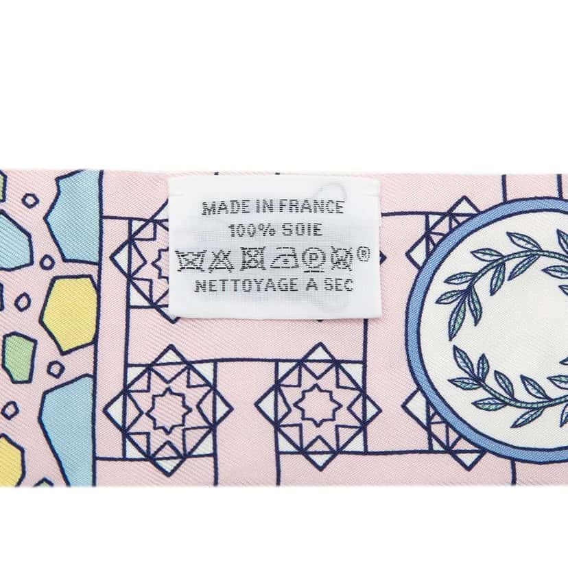 Hermès La Danse Des Amazones Silk Twilly Scarf Pink Silk Never worn - Inside View