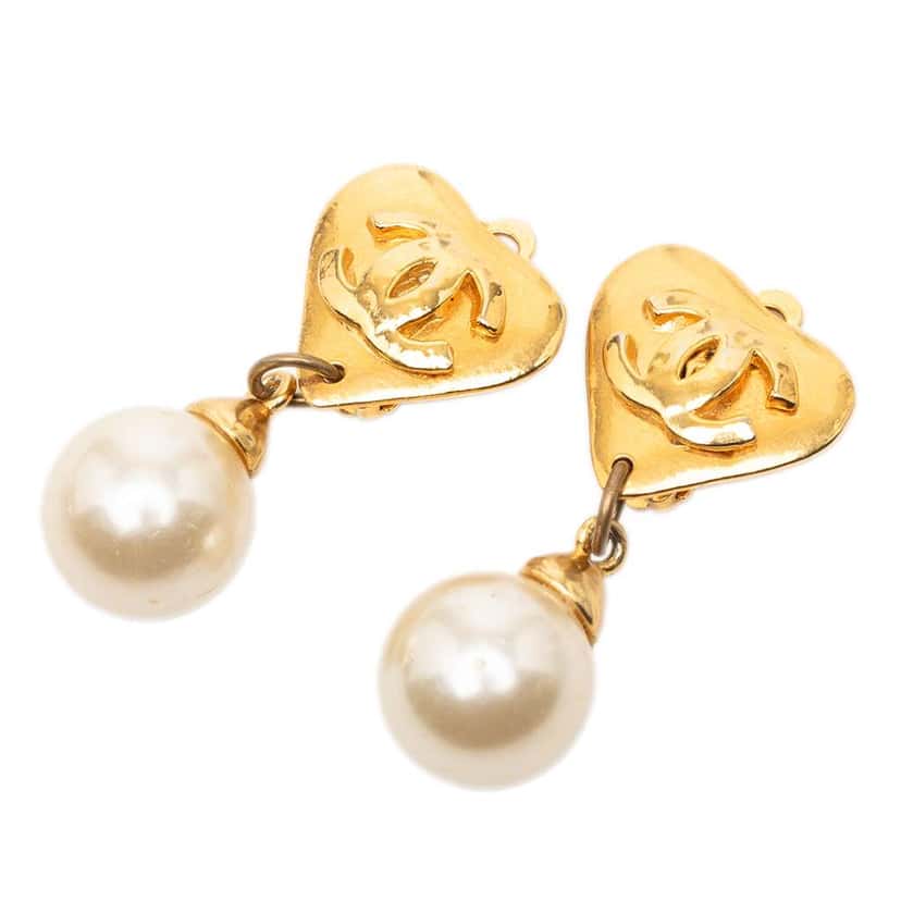 Chanel CC Gold Plated Faux Pearl Heart Drop Clip On Earrings Gold Metal Very good condition - Front View