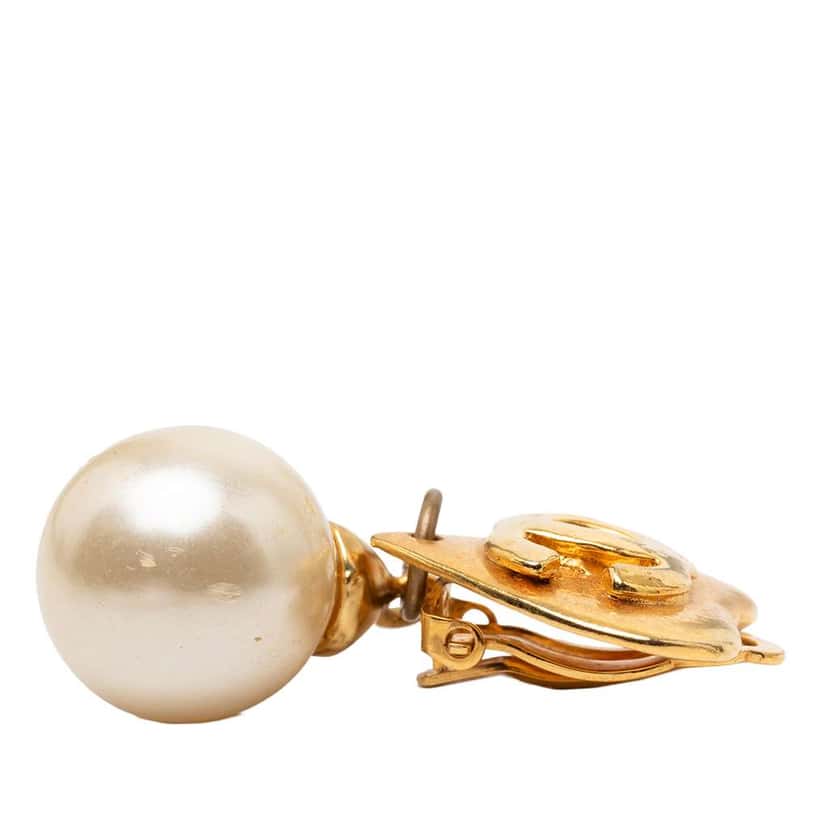 Chanel CC Gold Plated Faux Pearl Heart Drop Clip On Earrings Gold Metal Very good condition - Model View