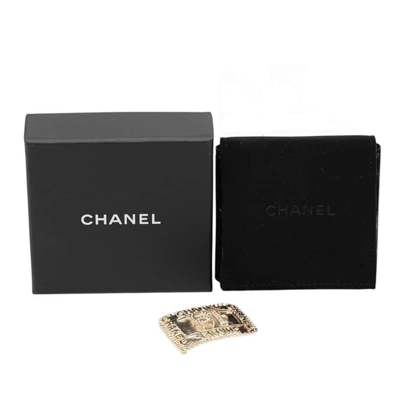 Chanel CC Gold Plated Crystal Logo Crown Plate Brooch Gold Metal Very good condition - Model View