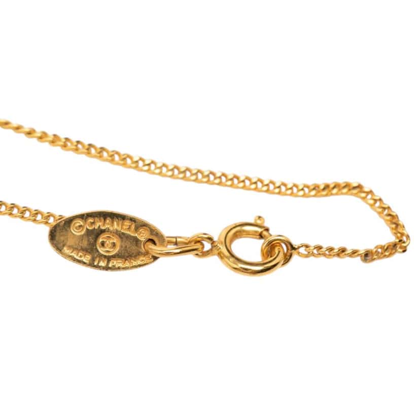 Chanel Gold Plated CC Pendant Necklace Gold Metal Very good condition - Model View