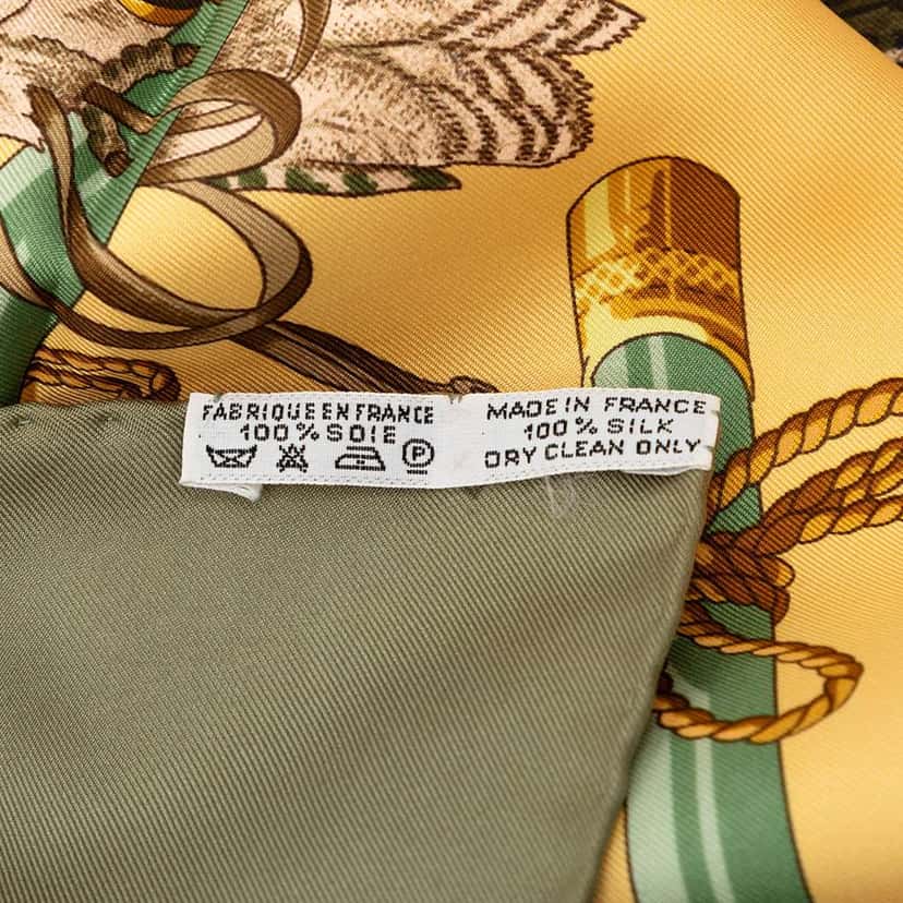 Hermès Les Oiseaux du Roy Silk Scarf 90 Yellow Silk Very good condition - Back View