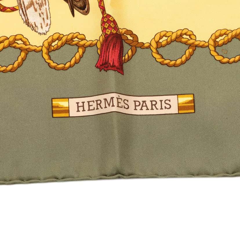 Hermès Les Oiseaux du Roy Silk Scarf 90 Yellow Silk Very good condition - Inside View