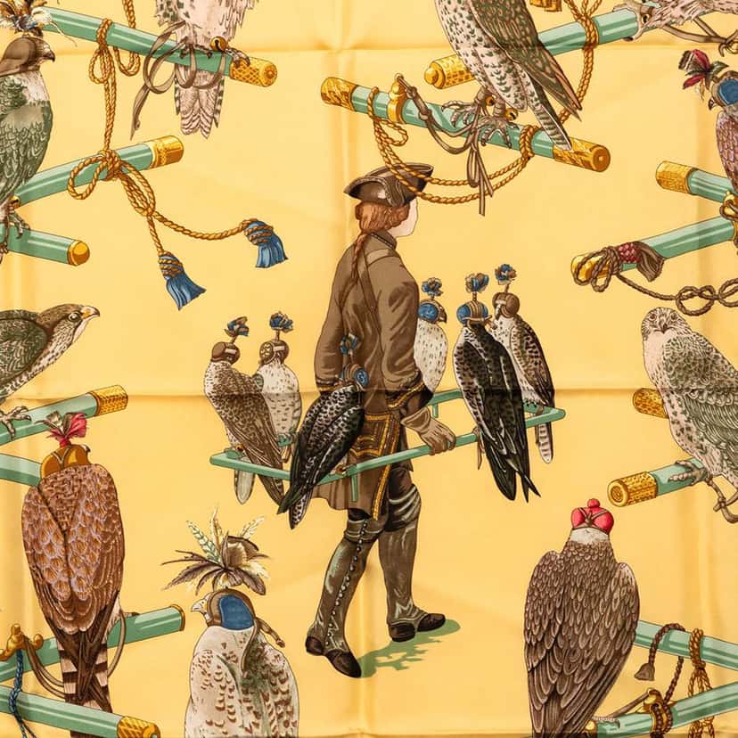 Hermès Les Oiseaux du Roy Silk Scarf 90 Yellow Silk Very good condition - Box View