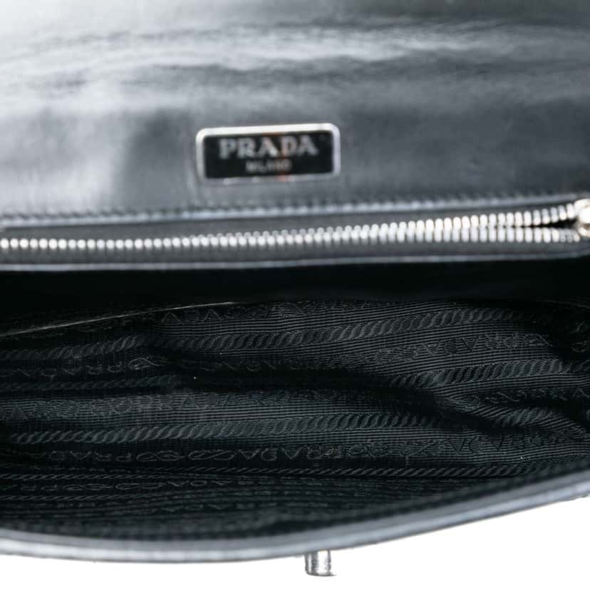 Prada Woven Madras Leather Chain Flap Bag Black Leather Good condition - Model View