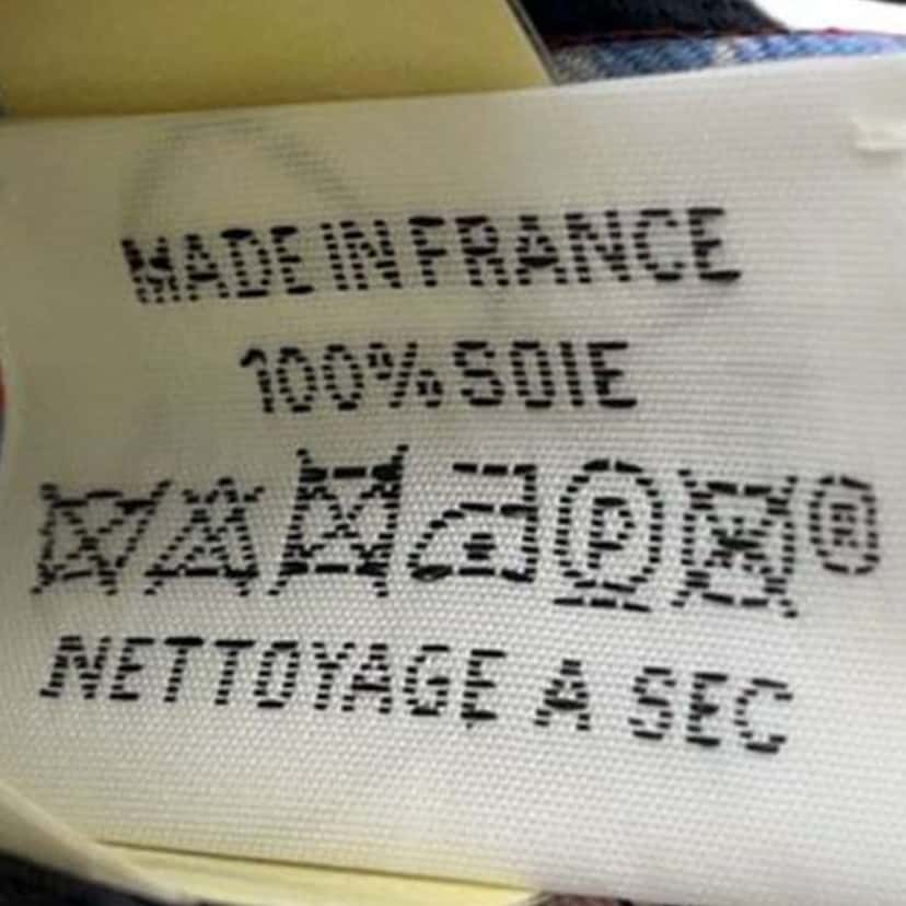 Hermès Sur Mon Nuage Silk Twilly Scarf Pink Silk Very good condition - Model View