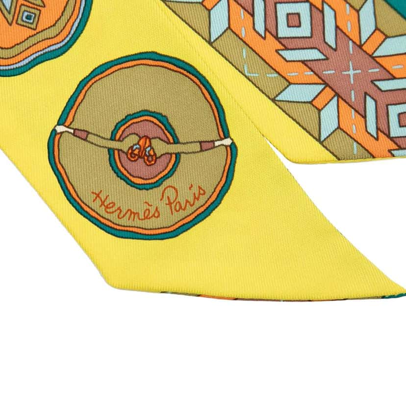 Hermès Belles Du Mexique Silk Twilly Scarf Yellow Silk Very good condition - Back View