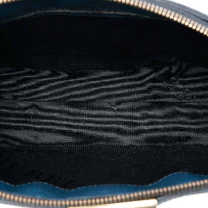 Burberry Grained Leather Chichester Crossbody Blue Leather Good condition - Model View