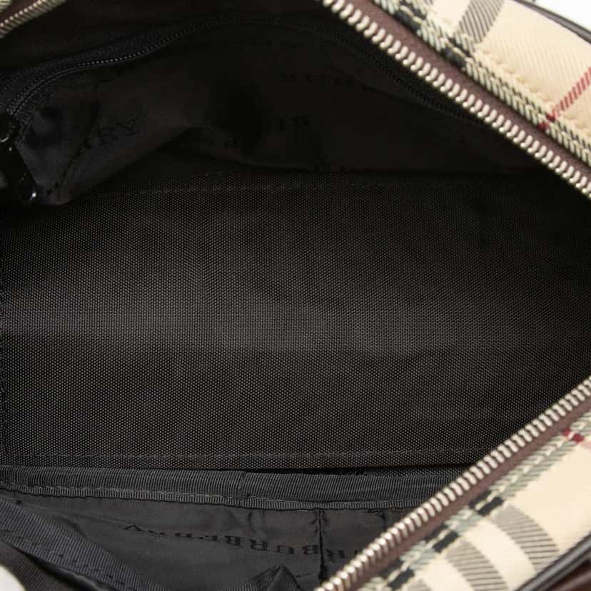 Burberry House Check Canvas Handbag Beige Good condition - Model View