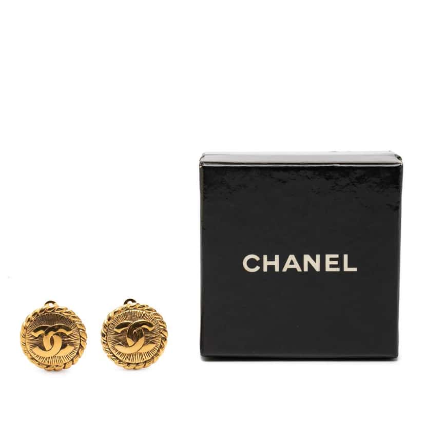 Chanel CC Gold Plated Round Clip On Earrings Gold Metal Good condition - Model View