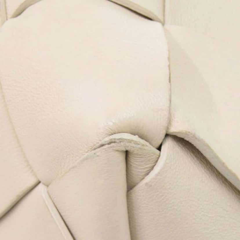 Bottega Veneta Lambskin Maxi Intrecciato Cabat Tote 30 White Leather Good condition - Box View