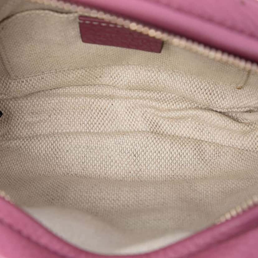 Gucci Mini Pebbled Calfskin Soho Chain Crossbody Pink Leather Good condition - Model View