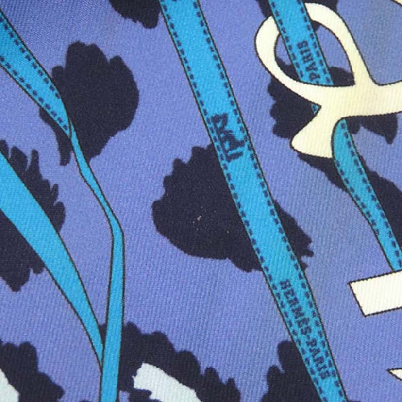 Hermès Monsieur Et Madame Silk Scarf Blue Silk Good condition - Model View