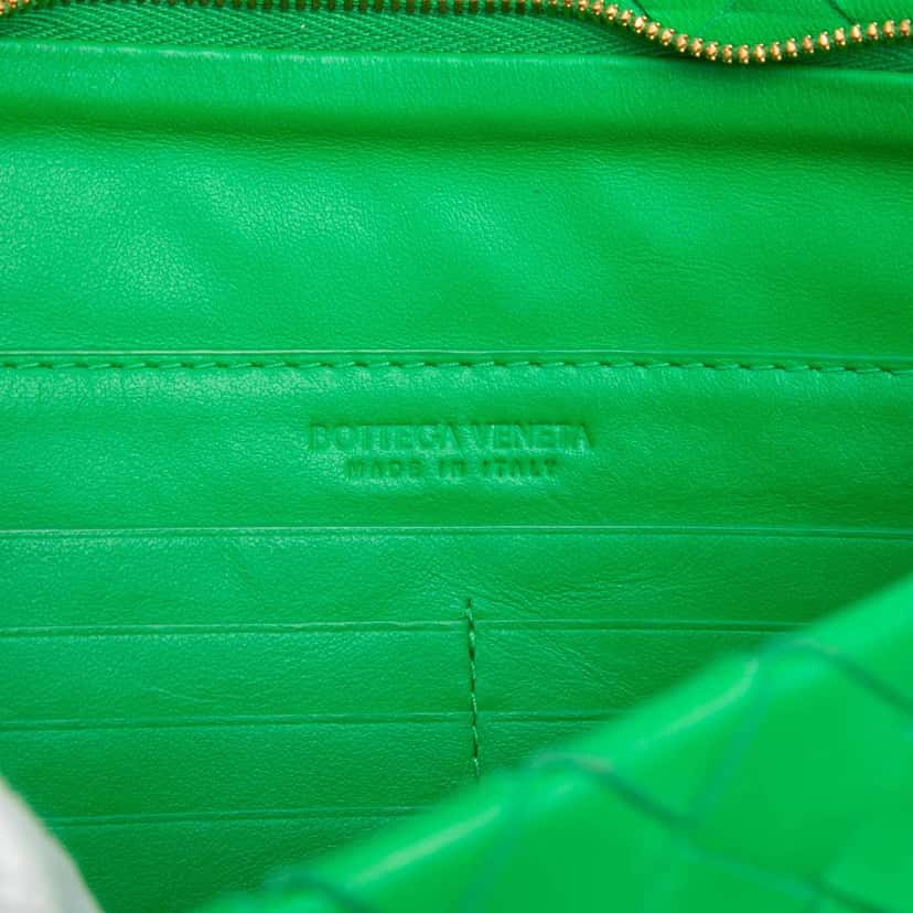 Bottega Veneta Medium Nappa Intrecciato Flat Pouch Green Leather Good condition - Box View