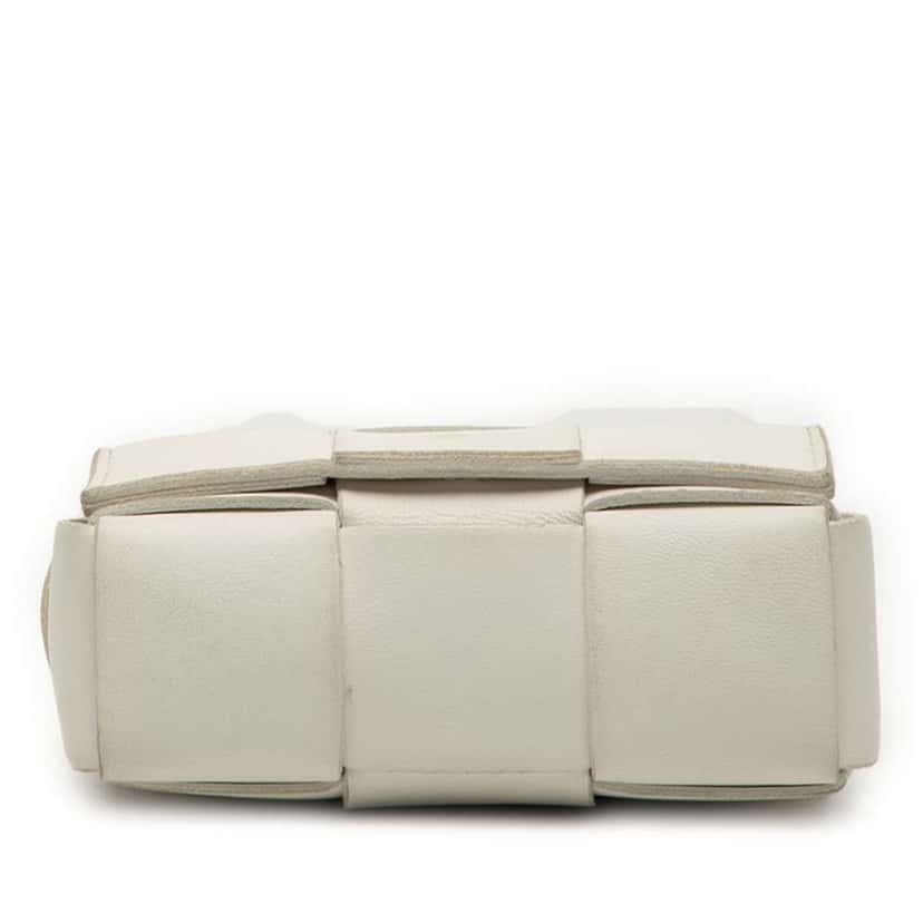 Bottega Veneta Extra Mini Nappa Maxi Intrecciato Cassette Crossbody White Leather Good condition - Inside View