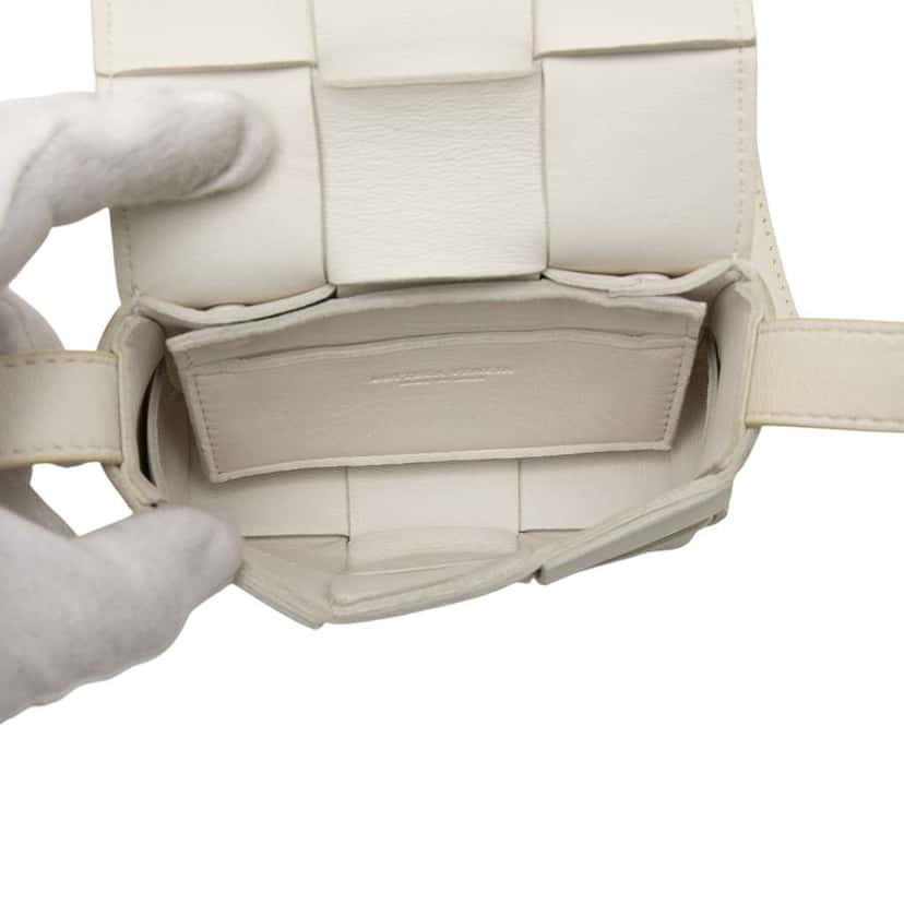 Bottega Veneta Extra Mini Nappa Maxi Intrecciato Cassette Crossbody White Leather Good condition - Model View