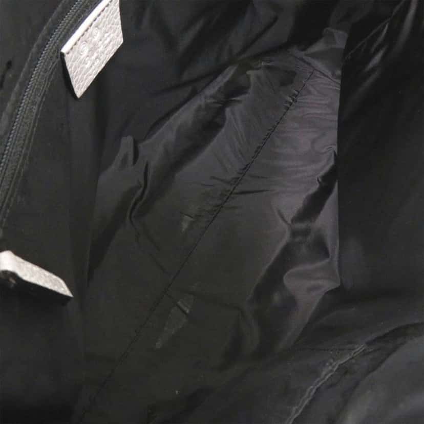 Gucci GG Canvas Handbag Silver Canvas Good condition - Model View