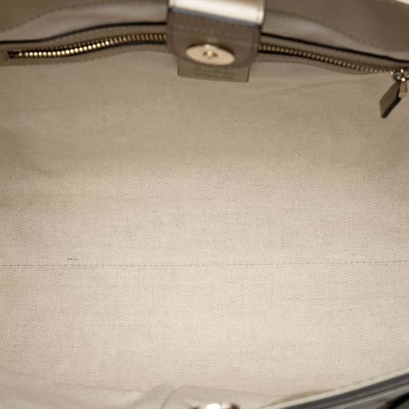 Gucci GG Canvas Mayfair Tote Beige Very good condition - Model View