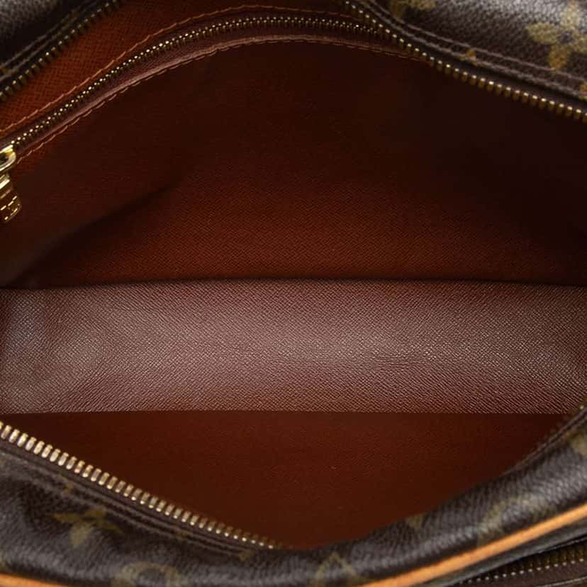 Louis Vuitton Monogram Nil Crossbody Brown Good condition - Model View