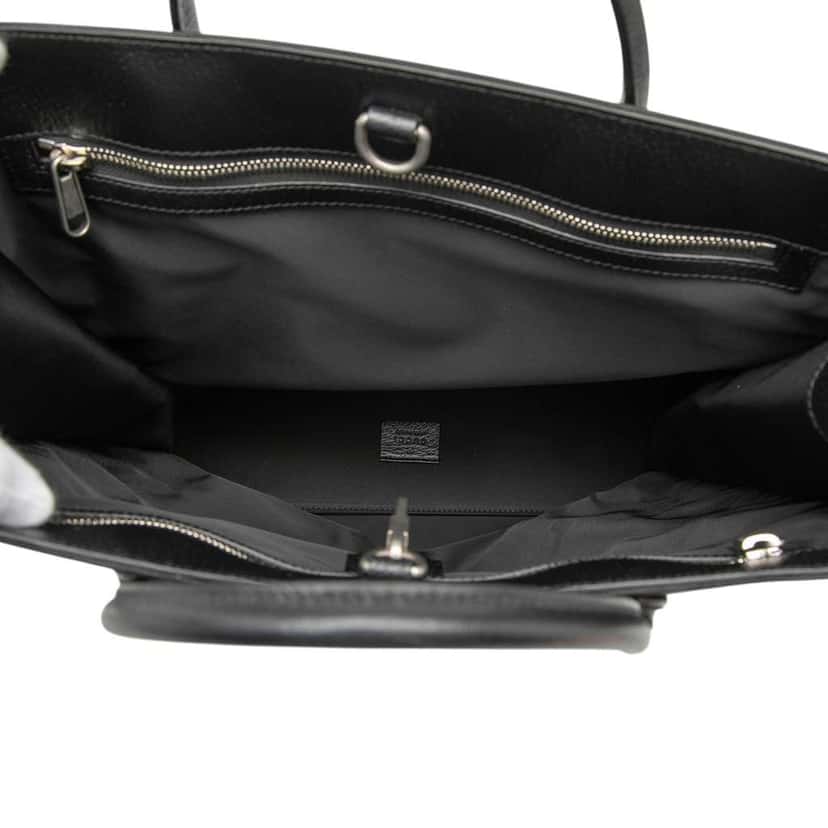 Gucci Medium GG Nylon Off the Grid Convertible Tote Black Very good condition - Model View