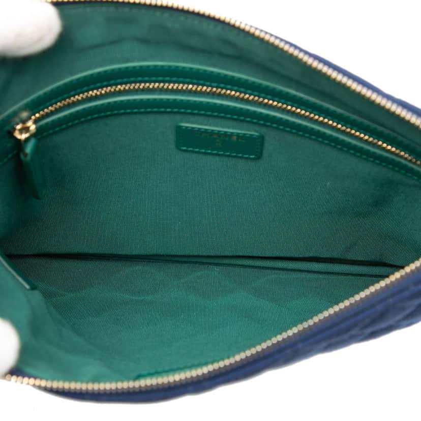 Chanel Medium Quilted Jersey O Case Clutch Blue Cotton Good condition - Model View