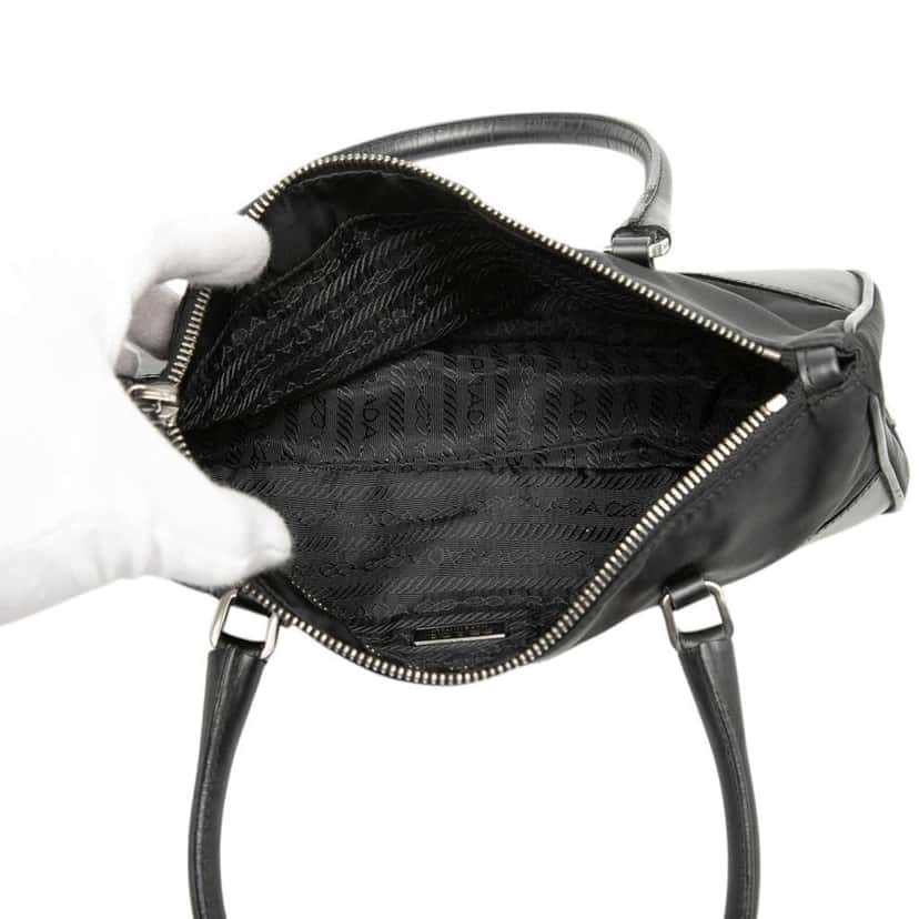 Prada Vitello Trimmed Tessuto Handbag Black Very good condition - Model View