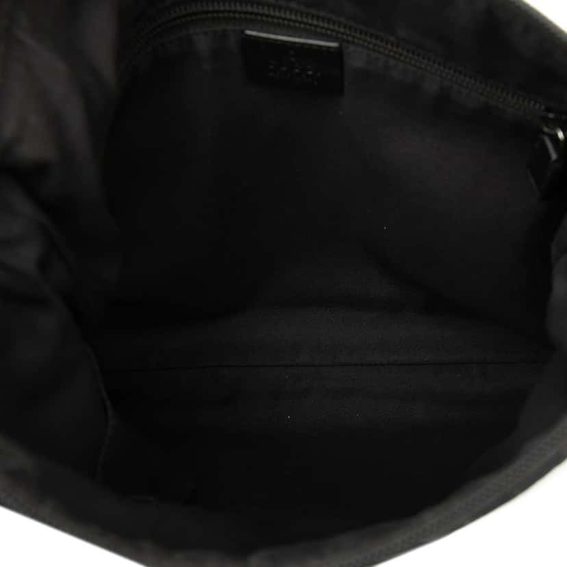 Gucci GG Canvas Crossbody Black Canvas Good condition - Model View