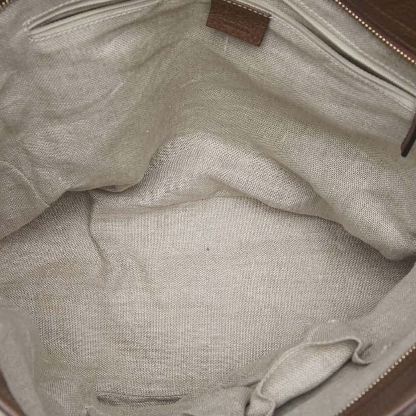 Gucci GG Canvas Bree Zippered Tote Beige Very good condition - Model View