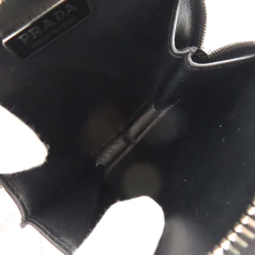 Prada Spazzolato Round Chain Coin Crossbody Silver Leather Very good condition - Model View