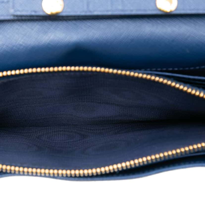 Prada Saffiano Wallet On Chain Blue Leather Very good condition - Model View