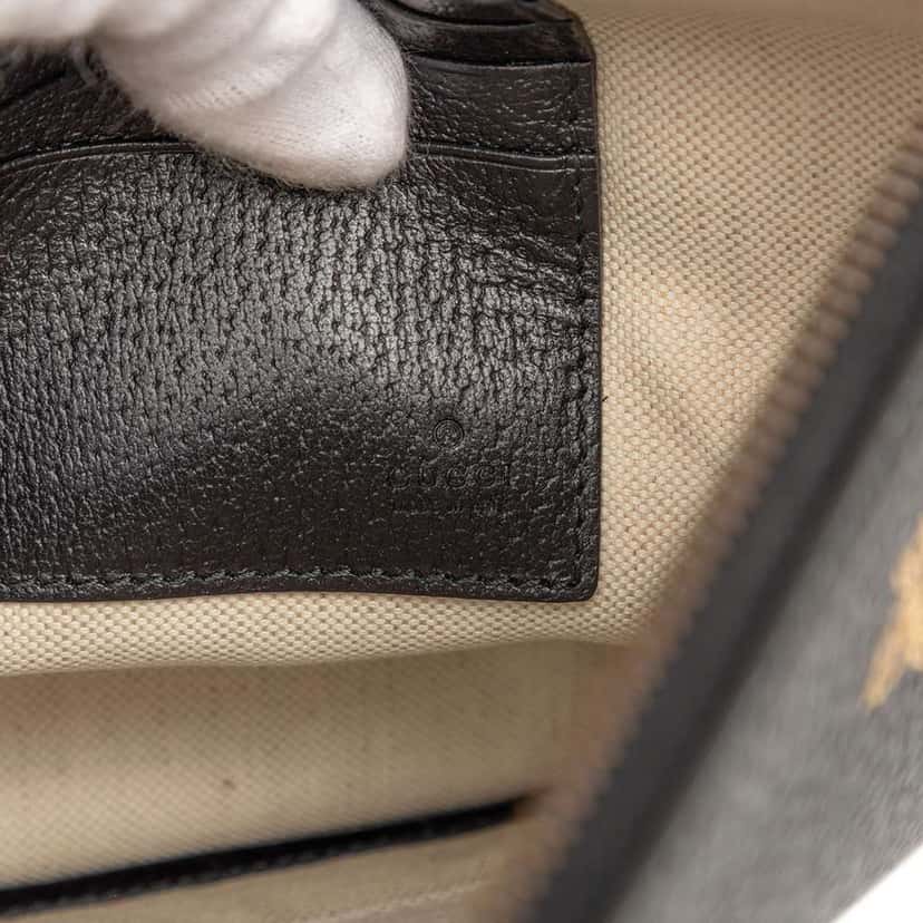 Gucci Leather Bee Star Clutch Black Leather Very good condition - Box View