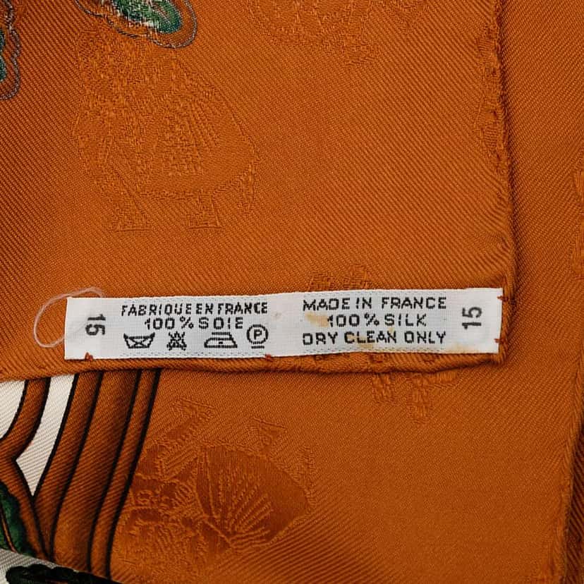 Hermès Joies d Hiver Silk Scarf White Silk Good condition - Model View