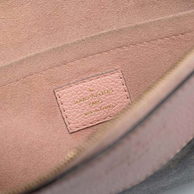 Louis Vuitton Monogram Daily Pouch Brown Good condition - Model View