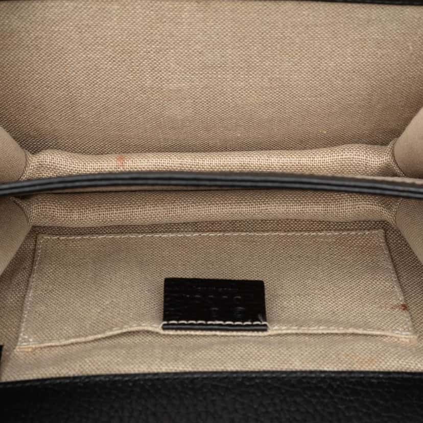 Gucci Small Dollar Calfskin Interlocking G Crossbody Black Leather Good condition - Model View