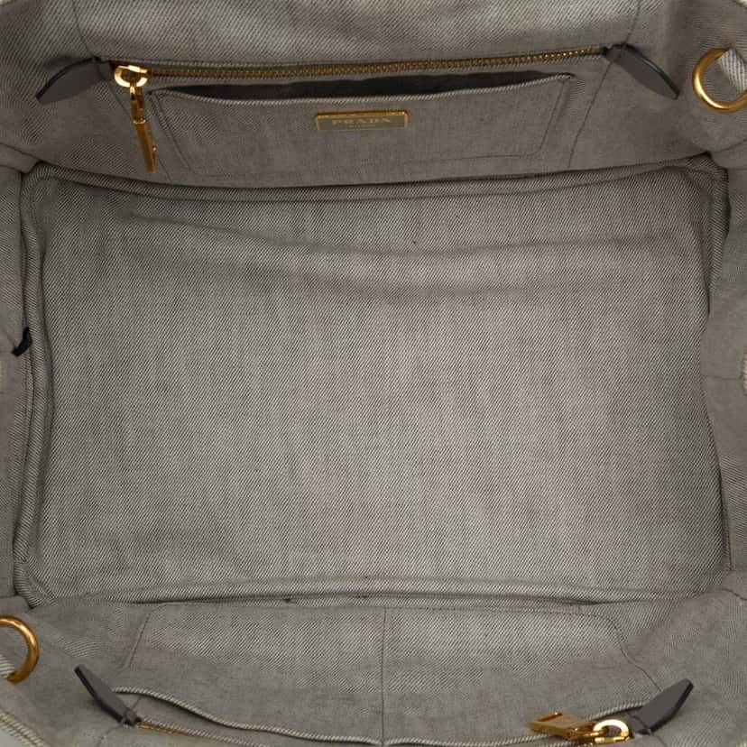 Prada Denim Canapa Logo Tote Grey Denim Good condition - Model View