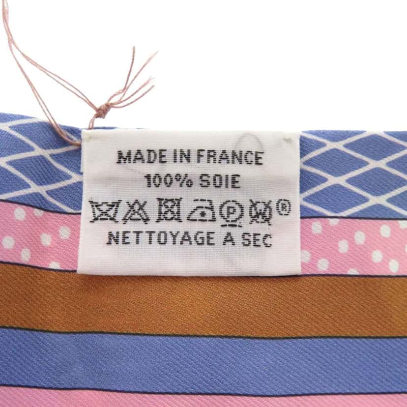 Hermès Grand Theatre Nouveau Silk Twilly Scarf Pink Silk Good condition - Model View