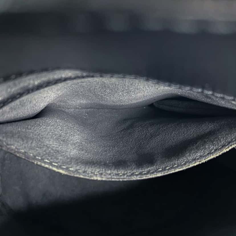 Louis Vuitton Epi Cluny Black Leather Good condition - Box View