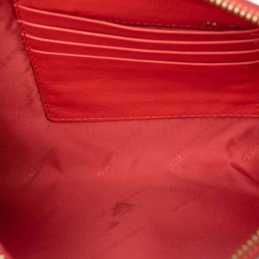 Burberry Haymarket Check Coated Canvas Peyton Crossbody Beige Good condition - Model View