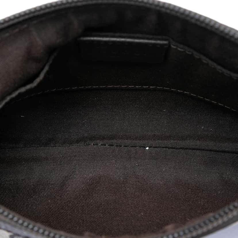 Gucci GG Canvas Bumble Bee Charm Pochette Beige Good condition - Model View