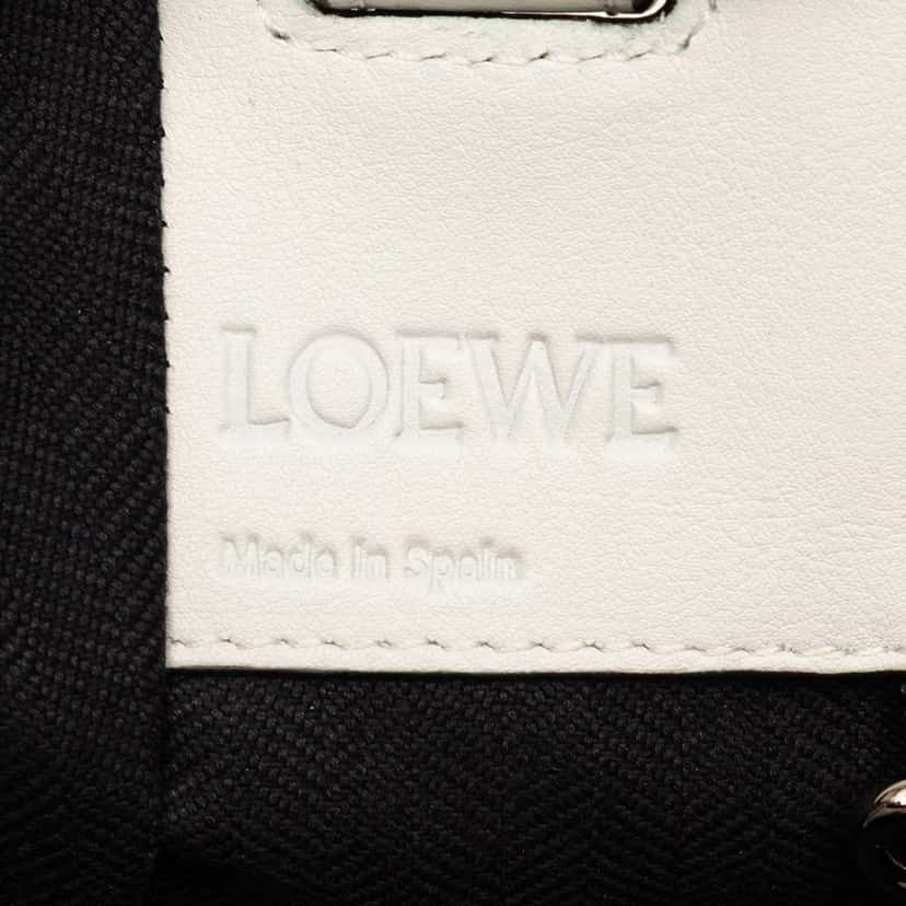 Loewe Small Leather Hammock Satchel White Leather Good condition - Box View