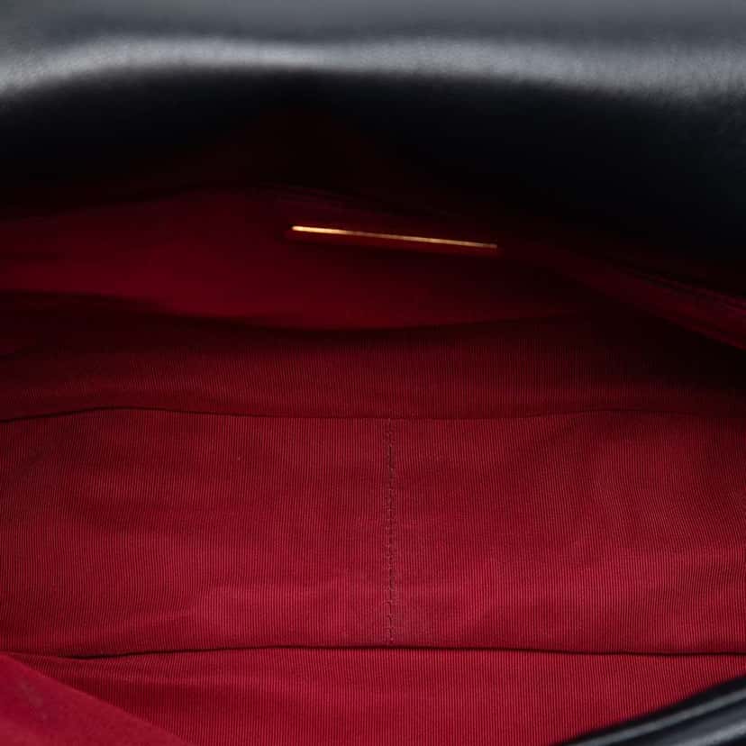 Chanel Large Lambskin 19 Flap Black Leather Good condition - Model View