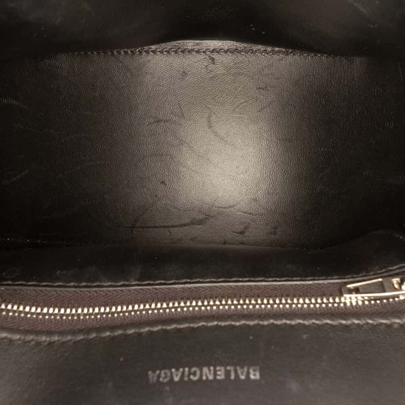 Balenciaga Small Smooth Calfskin Sprayed Polka Dot Hourglass Satchel White Leather Good condition - Model View